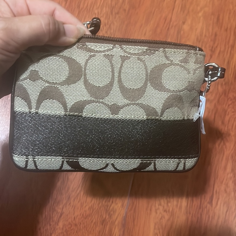 Coach wristlet - Picture 4 of 8